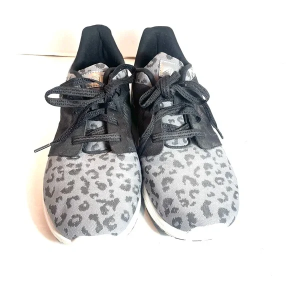 Avia Sneakers Women's Sz. 10 Gray Leopard Print Memory Foam Deluxe Lightweight - Picture 2 of 10